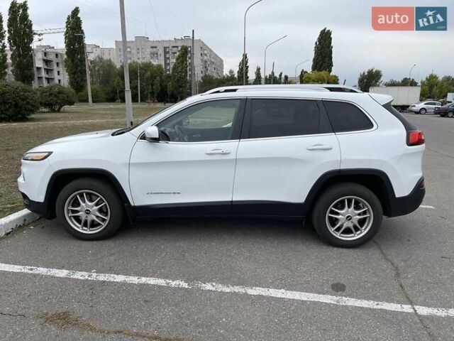 Білий Джип Cherokee, об'ємом двигуна 2.36 л та пробігом 180 тис. км за 12800 $, фото 1 на Automoto.ua