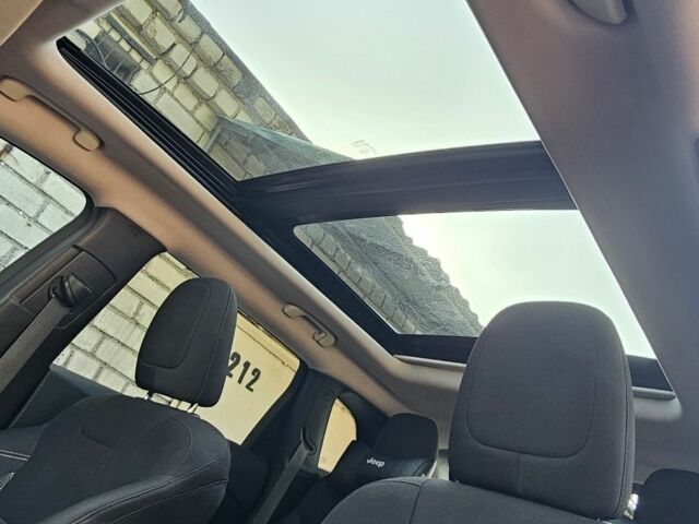 Білий Джип Cherokee, об'ємом двигуна 3.2 л та пробігом 136 тис. км за 14500 $, фото 5 на Automoto.ua