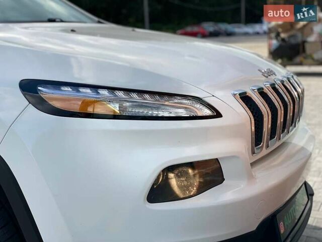 Білий Джип Cherokee, об'ємом двигуна 2.36 л та пробігом 187 тис. км за 13490 $, фото 19 на Automoto.ua