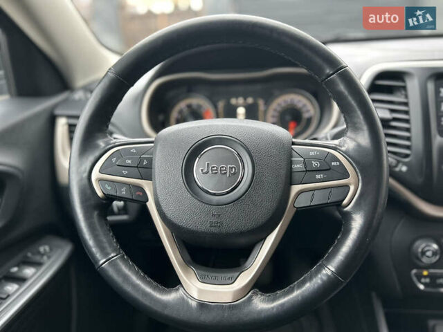 Белый Джип Чероки, объемом двигателя 2.36 л и пробегом 118 тыс. км за 13999 $, фото 18 на Automoto.ua