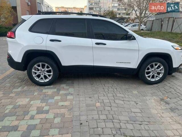 Белый Джип Чероки, объемом двигателя 2.36 л и пробегом 123 тыс. км за 12000 $, фото 3 на Automoto.ua