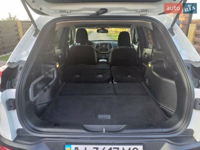 Белый Джип Чероки, объемом двигателя 3.24 л и пробегом 142 тыс. км за 13500 $, фото 5 на Automoto.ua