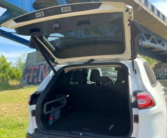 Белый Джип Чероки, объемом двигателя 3.2 л и пробегом 129 тыс. км за 10000 $, фото 7 на Automoto.ua