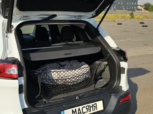 Білий Джип Cherokee, об'ємом двигуна 3.2 л та пробігом 136 тис. км за 14500 $, фото 1 на Automoto.ua