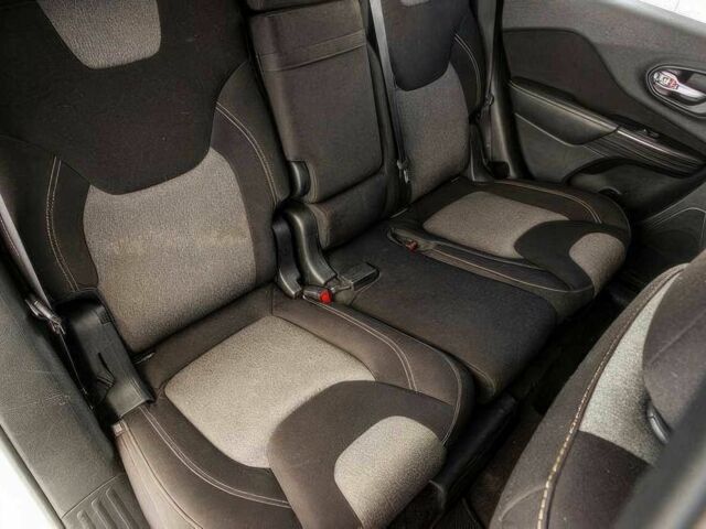 Белый Джип Чероки, объемом двигателя 2.4 л и пробегом 76 тыс. км за 8100 $, фото 9 на Automoto.ua