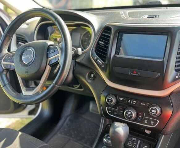 Белый Джип Чероки, объемом двигателя 3.2 л и пробегом 129 тыс. км за 10000 $, фото 13 на Automoto.ua