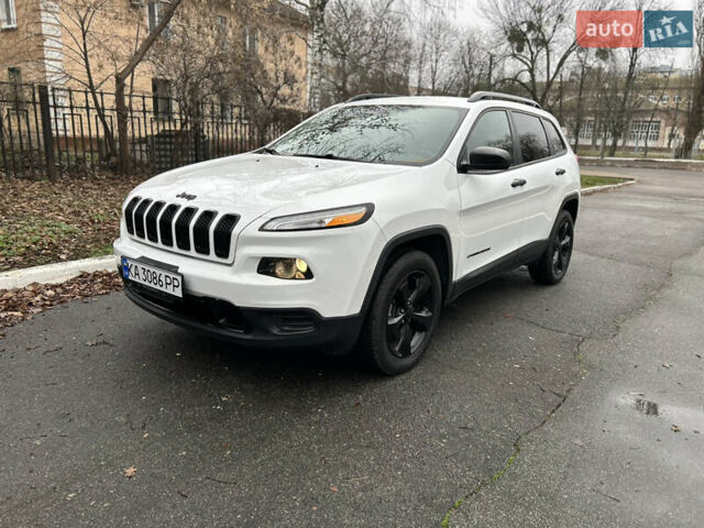 Белый Джип Чероки, объемом двигателя 2.36 л и пробегом 118 тыс. км за 13999 $, фото 7 на Automoto.ua