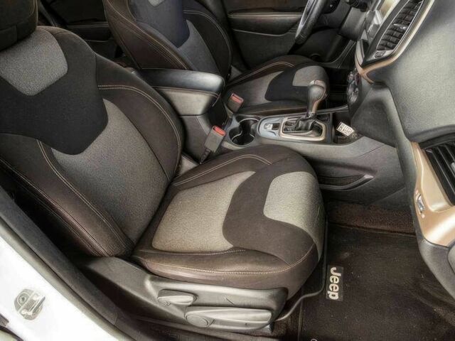 Белый Джип Чероки, объемом двигателя 2.4 л и пробегом 76 тыс. км за 8100 $, фото 8 на Automoto.ua