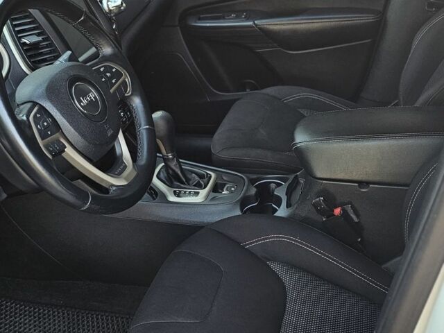 Білий Джип Cherokee, об'ємом двигуна 3.2 л та пробігом 136 тис. км за 14500 $, фото 6 на Automoto.ua