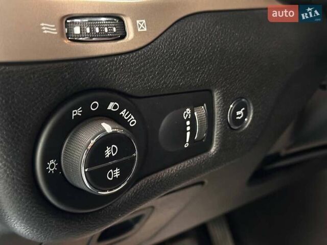 Белый Джип Чероки, объемом двигателя 2.18 л и пробегом 127 тыс. км за 17900 $, фото 16 на Automoto.ua