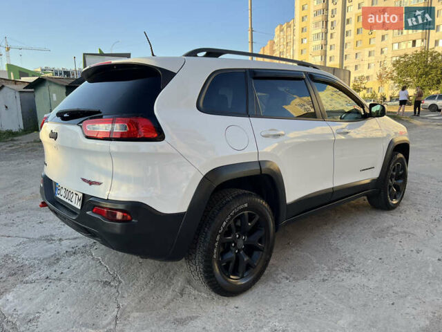Білий Джип Cherokee, об'ємом двигуна 2.36 л та пробігом 184 тис. км за 13800 $, фото 10 на Automoto.ua