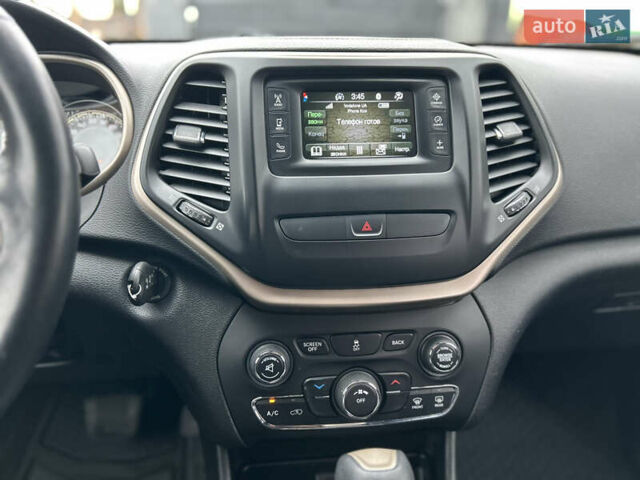 Белый Джип Чероки, объемом двигателя 2.36 л и пробегом 118 тыс. км за 13999 $, фото 16 на Automoto.ua