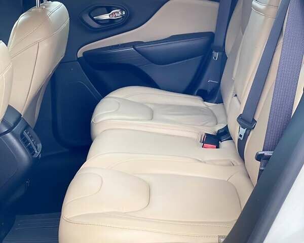 Білий Джип Cherokee, об'ємом двигуна 2.36 л та пробігом 187 тис. км за 13490 $, фото 53 на Automoto.ua