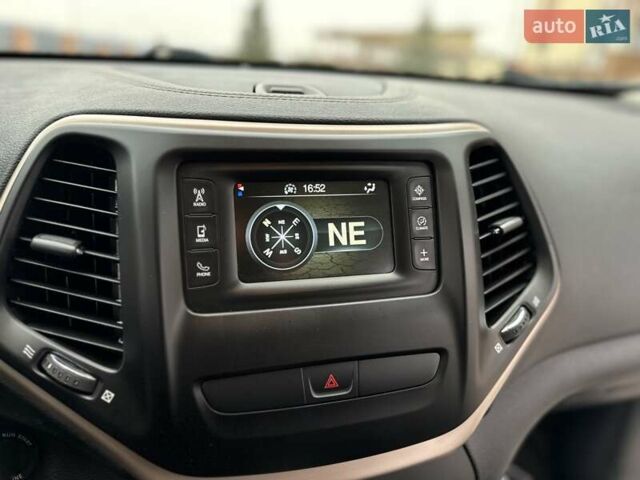 Білий Джип Cherokee, об'ємом двигуна 2.4 л та пробігом 180 тис. км за 14100 $, фото 68 на Automoto.ua