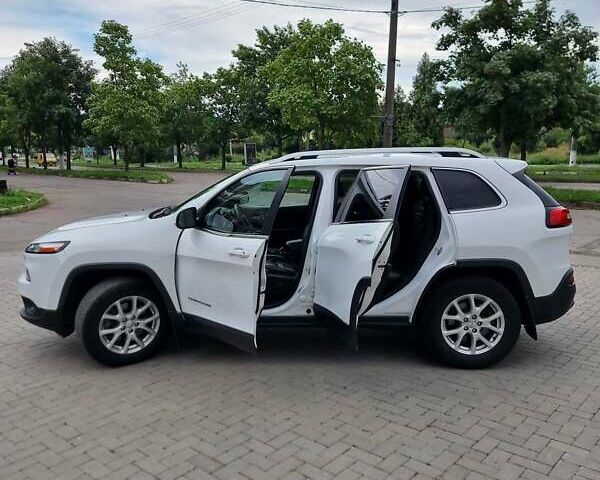 Белый Джип Чероки, объемом двигателя 2.4 л и пробегом 127 тыс. км за 15100 $, фото 2 на Automoto.ua