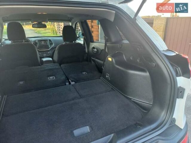 Белый Джип Чероки, объемом двигателя 3.24 л и пробегом 142 тыс. км за 13500 $, фото 4 на Automoto.ua