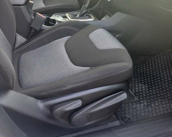 Белый Джип Чероки, объемом двигателя 3.24 л и пробегом 142 тыс. км за 13500 $, фото 13 на Automoto.ua