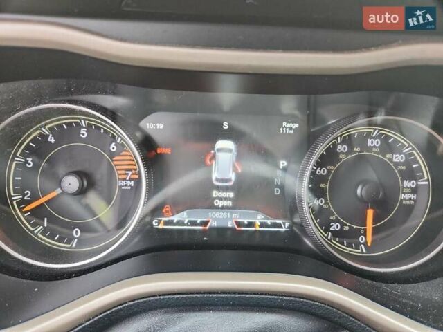 Белый Джип Чероки, объемом двигателя 2.36 л и пробегом 164 тыс. км за 2900 $, фото 8 на Automoto.ua