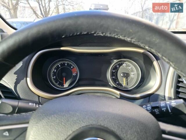 Белый Джип Чероки, объемом двигателя 2.36 л и пробегом 109 тыс. км за 16600 $, фото 6 на Automoto.ua