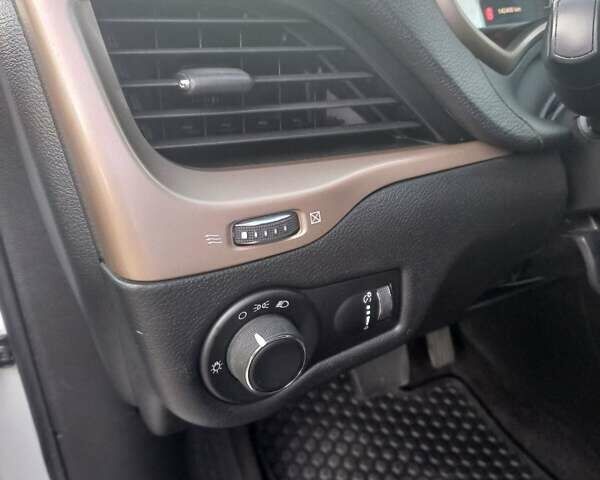 Белый Джип Чероки, объемом двигателя 3.24 л и пробегом 142 тыс. км за 13500 $, фото 15 на Automoto.ua