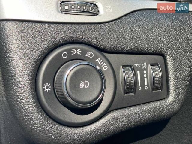 Білий Джип Cherokee, об'ємом двигуна 2.36 л та пробігом 187 тис. км за 13490 $, фото 28 на Automoto.ua