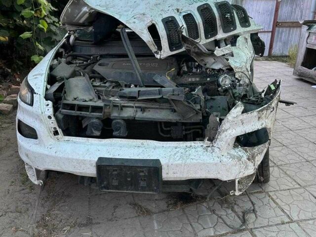 Белый Джип Чероки, объемом двигателя 2.4 л и пробегом 185 тыс. км за 4400 $, фото 3 на Automoto.ua