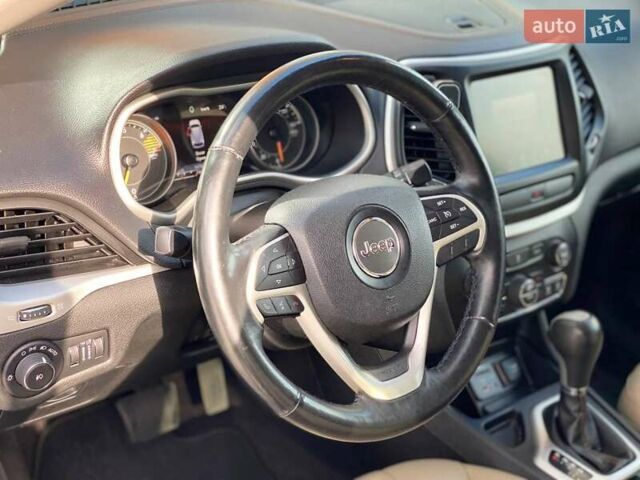Білий Джип Cherokee, об'ємом двигуна 2.36 л та пробігом 187 тис. км за 13490 $, фото 26 на Automoto.ua