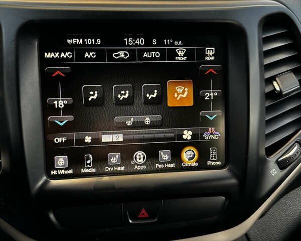 Білий Джип Cherokee, об'ємом двигуна 2.36 л та пробігом 155 тис. км за 13900 $, фото 19 на Automoto.ua