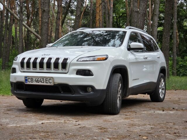 Белый Джип Чероки, объемом двигателя 3.2 л и пробегом 140 тыс. км за 13700 $, фото 1 на Automoto.ua