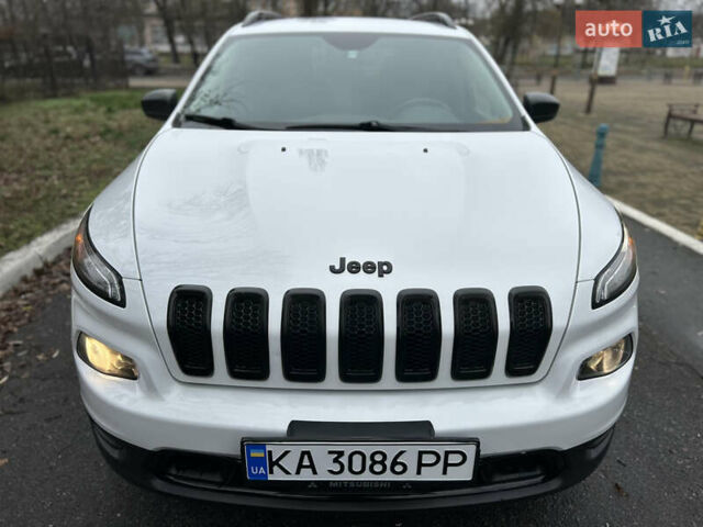 Белый Джип Чероки, объемом двигателя 2.36 л и пробегом 118 тыс. км за 13999 $, фото 8 на Automoto.ua