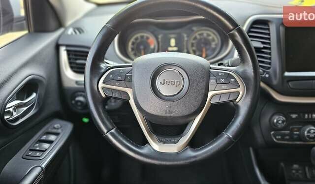 Білий Джип Cherokee, об'ємом двигуна 3.24 л та пробігом 135 тис. км за 15400 $, фото 5 на Automoto.ua