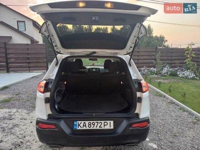 Белый Джип Чероки, объемом двигателя 3.24 л и пробегом 142 тыс. км за 13500 $, фото 31 на Automoto.ua