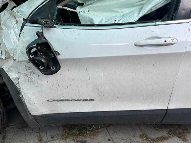 Белый Джип Чероки, объемом двигателя 2.4 л и пробегом 185 тыс. км за 4400 $, фото 6 на Automoto.ua