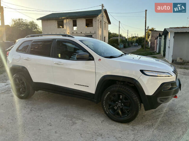 Білий Джип Cherokee, об'ємом двигуна 2.36 л та пробігом 184 тис. км за 13800 $, фото 7 на Automoto.ua