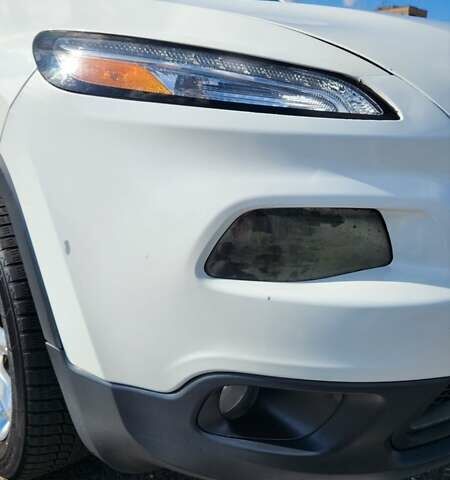 Білий Джип Cherokee, об'ємом двигуна 2.4 л та пробігом 169 тис. км за 14100 $, фото 3 на Automoto.ua