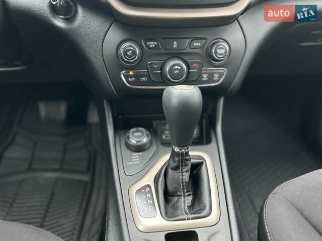 Белый Джип Чероки, объемом двигателя 2.36 л и пробегом 118 тыс. км за 13999 $, фото 17 на Automoto.ua