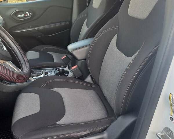 Белый Джип Чероки, объемом двигателя 3.24 л и пробегом 142 тыс. км за 13500 $, фото 20 на Automoto.ua