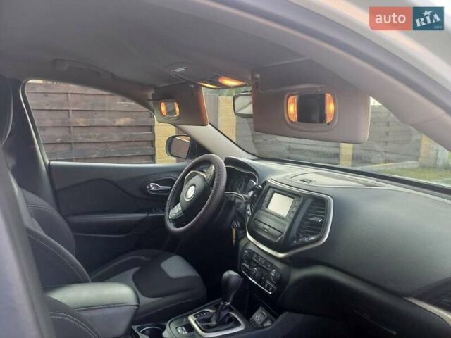 Белый Джип Чероки, объемом двигателя 3.24 л и пробегом 142 тыс. км за 13500 $, фото 8 на Automoto.ua