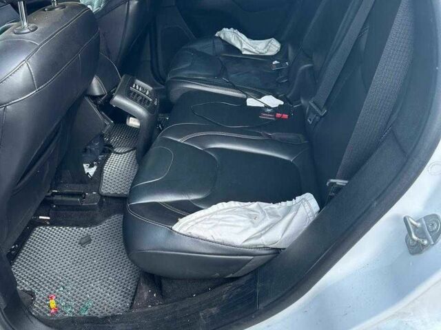 Белый Джип Чероки, объемом двигателя 2.4 л и пробегом 185 тыс. км за 4400 $, фото 1 на Automoto.ua