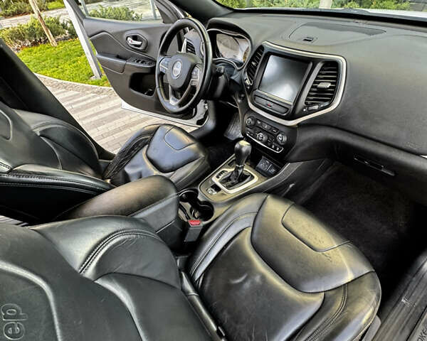 Білий Джип Cherokee, об'ємом двигуна 2.36 л та пробігом 155 тис. км за 13900 $, фото 16 на Automoto.ua