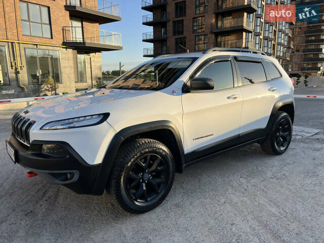 Білий Джип Cherokee, об'ємом двигуна 2.36 л та пробігом 184 тис. км за 13800 $, фото 1 на Automoto.ua