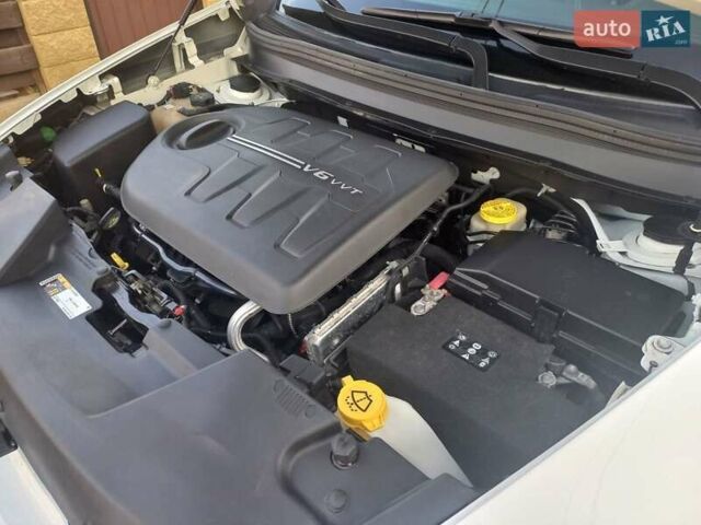 Белый Джип Чероки, объемом двигателя 3.24 л и пробегом 142 тыс. км за 13500 $, фото 1 на Automoto.ua