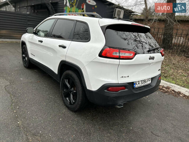 Белый Джип Чероки, объемом двигателя 2.36 л и пробегом 118 тыс. км за 13999 $, фото 6 на Automoto.ua