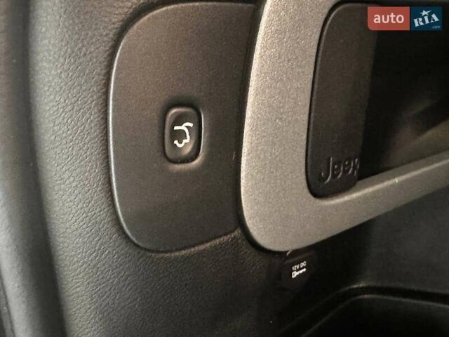 Белый Джип Чероки, объемом двигателя 2.18 л и пробегом 127 тыс. км за 17900 $, фото 33 на Automoto.ua