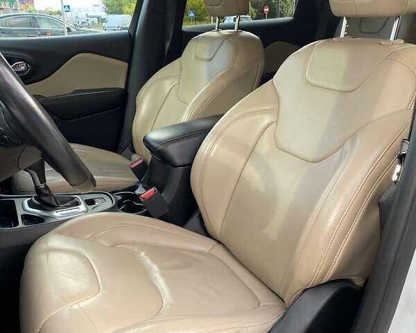 Білий Джип Cherokee, об'ємом двигуна 2.36 л та пробігом 187 тис. км за 13490 $, фото 25 на Automoto.ua