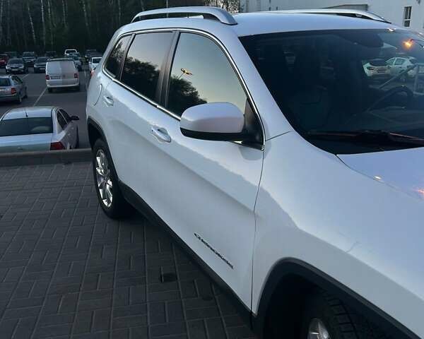 Білий Джип Cherokee, об'ємом двигуна 2.36 л та пробігом 150 тис. км за 14500 $, фото 5 на Automoto.ua
