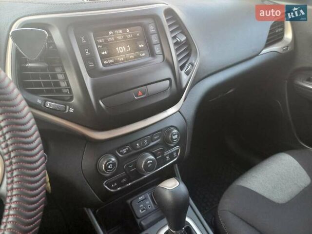 Белый Джип Чероки, объемом двигателя 3.24 л и пробегом 142 тыс. км за 13500 $, фото 11 на Automoto.ua