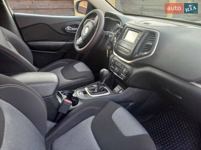 Белый Джип Чероки, объемом двигателя 3.24 л и пробегом 142 тыс. км за 13500 $, фото 7 на Automoto.ua