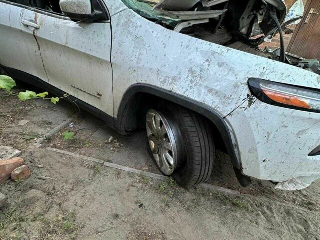 Белый Джип Чероки, объемом двигателя 2.4 л и пробегом 185 тыс. км за 4400 $, фото 10 на Automoto.ua