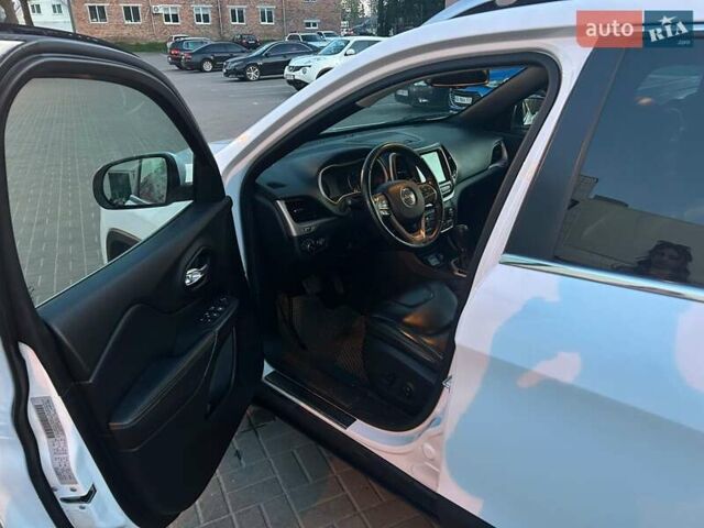 Білий Джип Cherokee, об'ємом двигуна 2.36 л та пробігом 150 тис. км за 14500 $, фото 14 на Automoto.ua